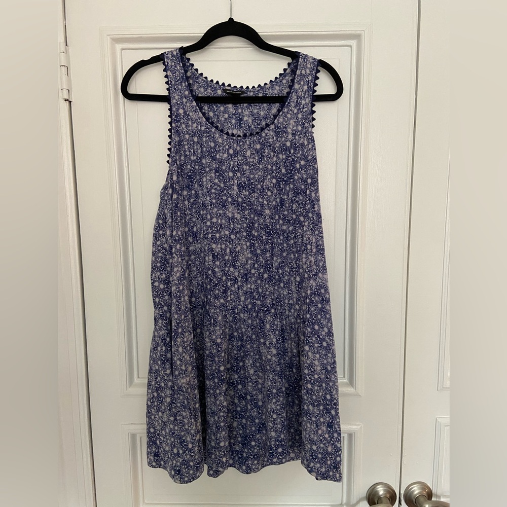 Club Monaco Silk Blue & White Floral Pleated Sleeveless Dress w/Wavy Navy Trim